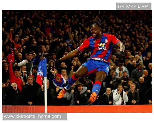 足球星水晶闪耀赛场见证团队荣耀与激情时刻 足球星水晶闪耀赛场见证团队荣耀与激情时刻